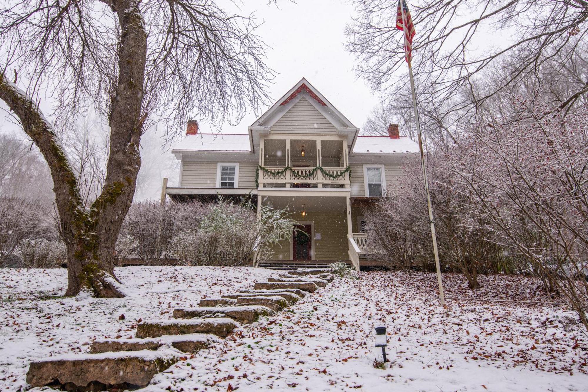 Moore House Inn & Cabins Marlinton Exterior foto